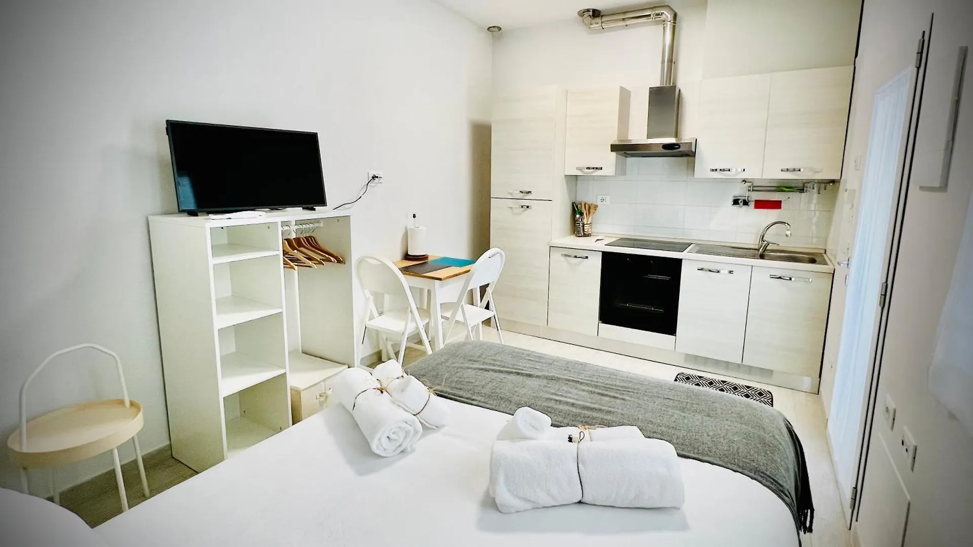 Lucentum Bed and Breakfast Prato  Bed & Breakfast